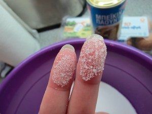 Caster sugar on the left, regular sugar on the right.